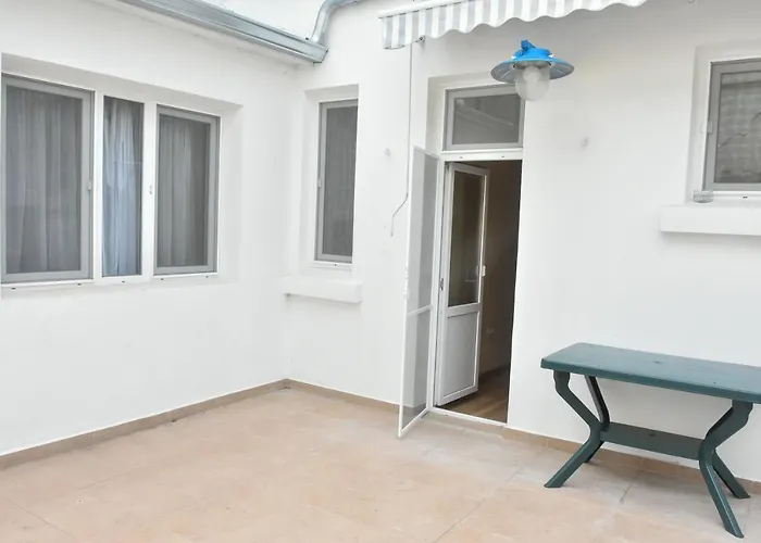 Trimaya Apartment - Comfort In The Top City Center